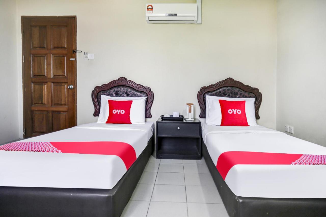 Oyo 90376 Centre Point Hotel Limbang Exterior foto
