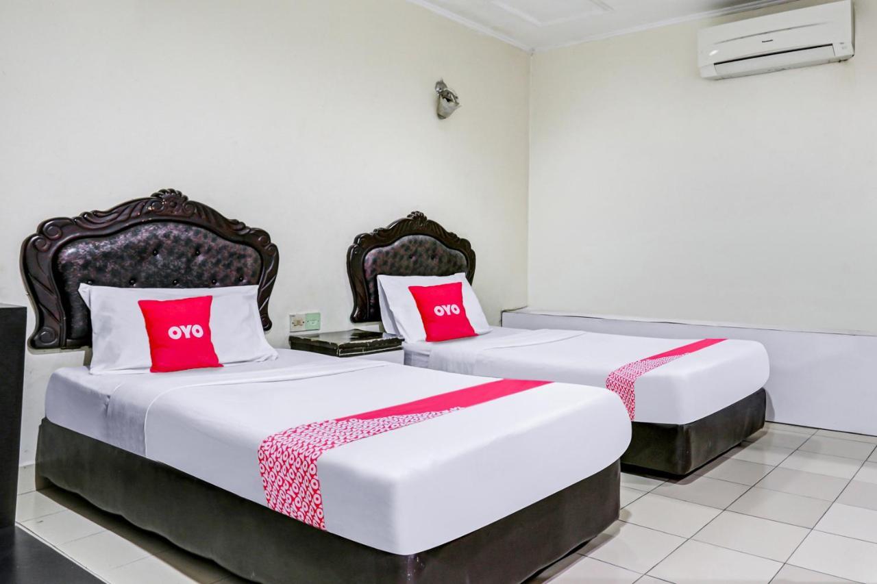 Oyo 90376 Centre Point Hotel Limbang Exterior foto