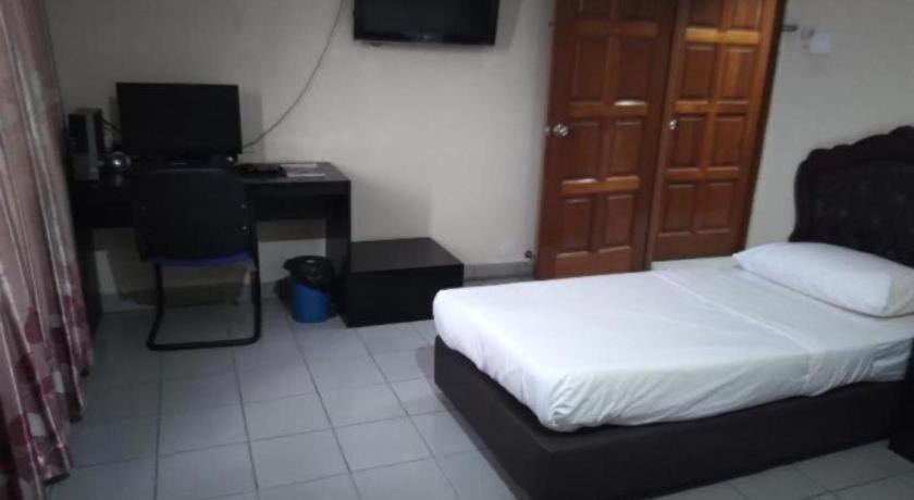 Oyo 90376 Centre Point Hotel Limbang Exterior foto
